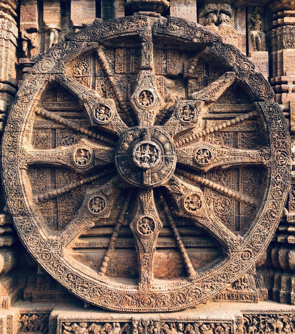 Roue sculptée du temple du Soleil de Konark, symbole du temps et du zodiaque
